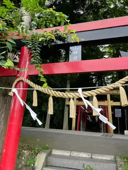 新屋山神社(山梨県)