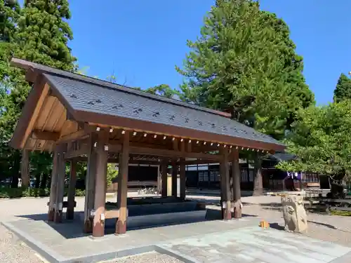 射水神社の手水舎