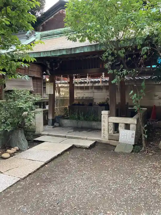 小野照崎神社の手水舎