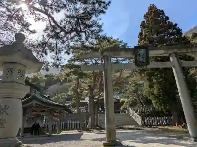 函館八幡宮の{uncategorized: "未分類", other: "その他", undefined: "問題あり", building: "その他建物", grave: "お墓", sacred_gate: "鳥居", guardian: "狛犬", statue: "像", buddha: "仏像", history: "歴史", nature: "自然", garden: "庭園", animal: "動物", pagoda: "塔", temizu: "手水舎", mountain_gate: "山門・神門", sanctuary: "本殿・本堂", subordinate: "末社・摂社", art: "芸術", scenery: "景色", jizo: "地蔵", ema: "絵馬", goshuin: "御朱印", omikuji: "おみくじ", items: "授与品その他", amulet: "お守り", goshuincho: "御朱印帳", eats: "食事", festival: "お祭り", votive_dance: "神楽", shichigosan: "七五三参", wedding: "結婚式", experience: "体験その他", initially: "初詣", around: "周辺", anti_infection: "感染症対策"}