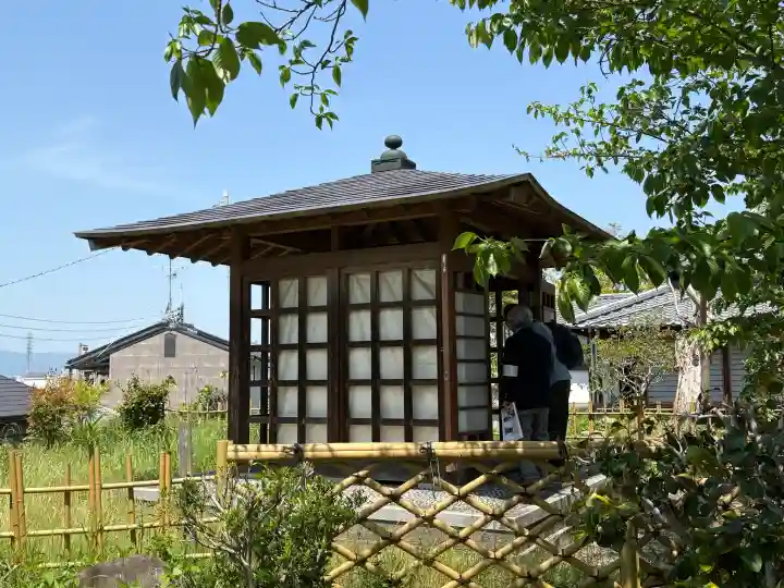 橋寺 放生院の{uncategorized: "未分類", other: "その他", undefined: "問題あり", building: "その他建物", grave: "お墓", sacred_gate: "鳥居", guardian: "狛犬", statue: "像", buddha: "仏像", history: "歴史", nature: "自然", garden: "庭園", animal: "動物", pagoda: "塔", temizu: "手水舎", mountain_gate: "山門・神門", sanctuary: "本殿・本堂", subordinate: "末社・摂社", art: "芸術", scenery: "景色", jizo: "地蔵", ema: "絵馬", goshuin: "御朱印", omikuji: "おみくじ", items: "授与品その他", amulet: "お守り", goshuincho: "御朱印帳", eats: "食事", festival: "お祭り", votive_dance: "神楽", shichigosan: "七五三参", wedding: "結婚式", experience: "体験その他", initially: "初詣", around: "周辺", anti_infection: "感染症対策"}