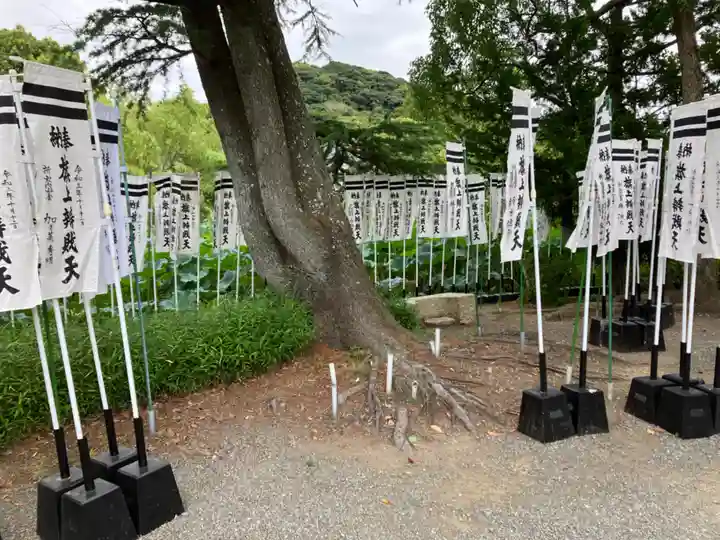 旗上弁財天社の庭園