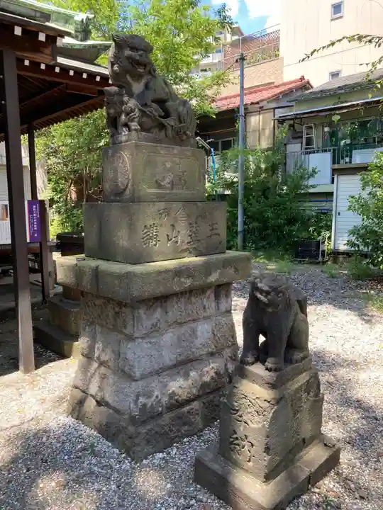 寄木神社の狛犬