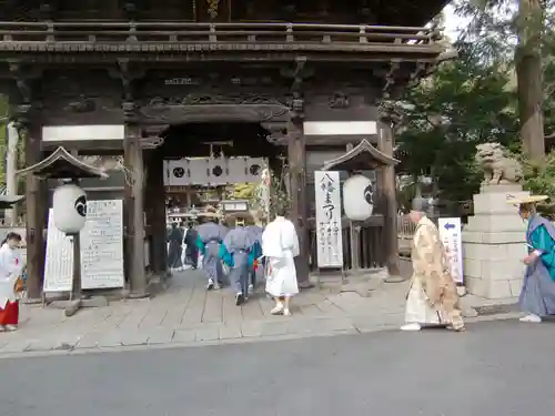 日牟禮八幡宮の山門