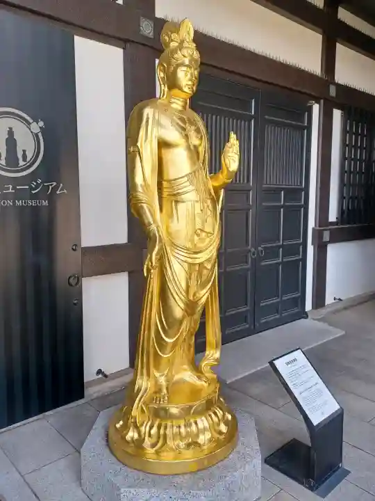 長谷寺の{uncategorized: "未分類", other: "その他", undefined: "問題あり", building: "その他建物", grave: "お墓", sacred_gate: "鳥居", guardian: "狛犬", statue: "像", buddha: "仏像", history: "歴史", nature: "自然", garden: "庭園", animal: "動物", pagoda: "塔", temizu: "手水舎", mountain_gate: "山門・神門", sanctuary: "本殿・本堂", subordinate: "末社・摂社", art: "芸術", scenery: "景色", jizo: "地蔵", ema: "絵馬", goshuin: "御朱印", omikuji: "おみくじ", items: "授与品その他", amulet: "お守り", goshuincho: "御朱印帳", eats: "食事", festival: "お祭り", votive_dance: "神楽", shichigosan: "七五三参", wedding: "結婚式", experience: "体験その他", initially: "初詣", around: "周辺", anti_infection: "感染症対策"}