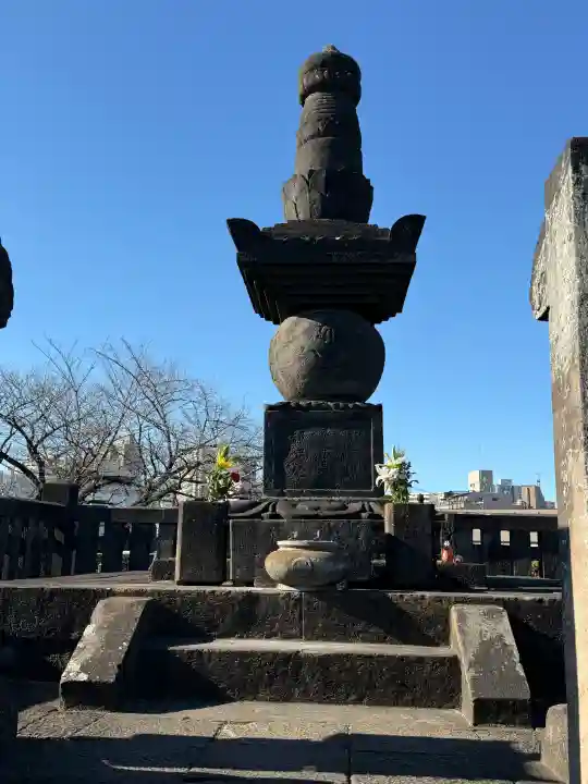 伝通院の{uncategorized: "未分類", other: "その他", undefined: "問題あり", building: "その他建物", grave: "お墓", sacred_gate: "鳥居", guardian: "狛犬", statue: "像", buddha: "仏像", history: "歴史", nature: "自然", garden: "庭園", animal: "動物", pagoda: "塔", temizu: "手水舎", mountain_gate: "山門・神門", sanctuary: "本殿・本堂", subordinate: "末社・摂社", art: "芸術", scenery: "景色", jizo: "地蔵", ema: "絵馬", goshuin: "御朱印", omikuji: "おみくじ", items: "授与品その他", amulet: "お守り", goshuincho: "御朱印帳", eats: "食事", festival: "お祭り", votive_dance: "神楽", shichigosan: "七五三参", wedding: "結婚式", experience: "体験その他", initially: "初詣", around: "周辺", anti_infection: "感染症対策"}
