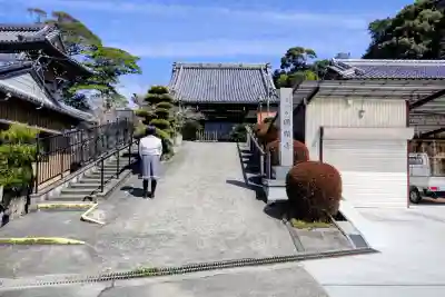 明顕寺の山門・神門