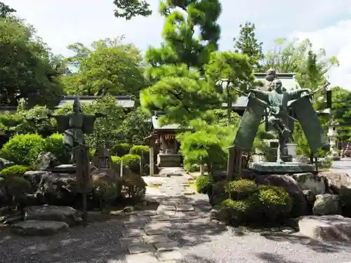 大井神社の像