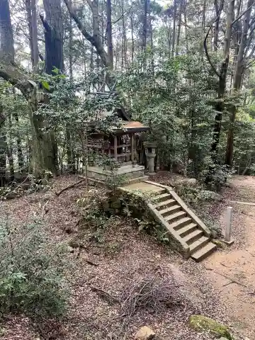 春日若宮神社(當麻山口神社末社)の{uncategorized: "未分類", other: "その他", undefined: "問題あり", building: "その他建物", grave: "お墓", sacred_gate: "鳥居", guardian: "狛犬", statue: "像", buddha: "仏像", history: "歴史", nature: "自然", garden: "庭園", animal: "動物", pagoda: "塔", temizu: "手水舎", mountain_gate: "山門・神門", sanctuary: "本殿・本堂", subordinate: "末社・摂社", art: "芸術", scenery: "景色", jizo: "地蔵", ema: "絵馬", goshuin: "御朱印", omikuji: "おみくじ", items: "授与品その他", amulet: "お守り", goshuincho: "御朱印帳", eats: "食事", festival: "お祭り", votive_dance: "神楽", shichigosan: "七五三参", wedding: "結婚式", experience: "体験その他", initially: "初詣", around: "周辺", anti_infection: "感染症対策"}
