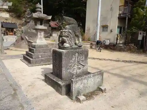 國神社の狛犬