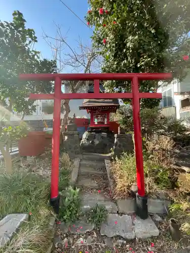 稲荷神社の{uncategorized: "未分類", other: "その他", undefined: "問題あり", building: "その他建物", grave: "お墓", sacred_gate: "鳥居", guardian: "狛犬", statue: "像", buddha: "仏像", history: "歴史", nature: "自然", garden: "庭園", animal: "動物", pagoda: "塔", temizu: "手水舎", mountain_gate: "山門・神門", sanctuary: "本殿・本堂", subordinate: "末社・摂社", art: "芸術", scenery: "景色", jizo: "地蔵", ema: "絵馬", goshuin: "御朱印", omikuji: "おみくじ", items: "授与品その他", amulet: "お守り", goshuincho: "御朱印帳", eats: "食事", festival: "お祭り", votive_dance: "神楽", shichigosan: "七五三参", wedding: "結婚式", experience: "体験その他", initially: "初詣", around: "周辺", anti_infection: "感染症対策"}