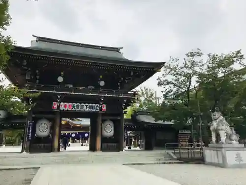 寒川神社の山門