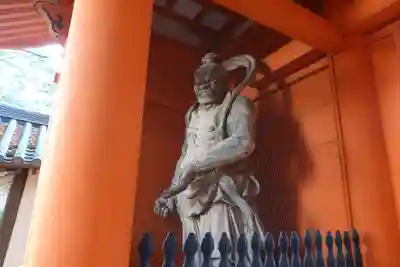 毘沙門堂門跡の像