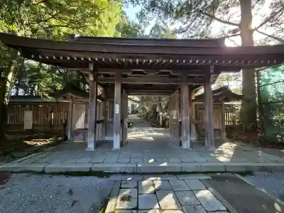 雄山神社前立社壇の{uncategorized: "未分類", other: "その他", undefined: "問題あり", building: "その他建物", grave: "お墓", sacred_gate: "鳥居", guardian: "狛犬", statue: "像", buddha: "仏像", history: "歴史", nature: "自然", garden: "庭園", animal: "動物", pagoda: "塔", temizu: "手水舎", mountain_gate: "山門・神門", sanctuary: "本殿・本堂", subordinate: "末社・摂社", art: "芸術", scenery: "景色", jizo: "地蔵", ema: "絵馬", goshuin: "御朱印", omikuji: "おみくじ", items: "授与品その他", amulet: "お守り", goshuincho: "御朱印帳", eats: "食事", festival: "お祭り", votive_dance: "神楽", shichigosan: "七五三参", wedding: "結婚式", experience: "体験その他", initially: "初詣", around: "周辺", anti_infection: "感染症対策"}