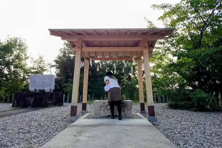 神明社(岩崎神明社)の手水舎