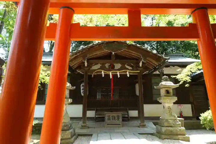 孫太郎稲荷神社(薬師寺境内社)の本殿・本堂