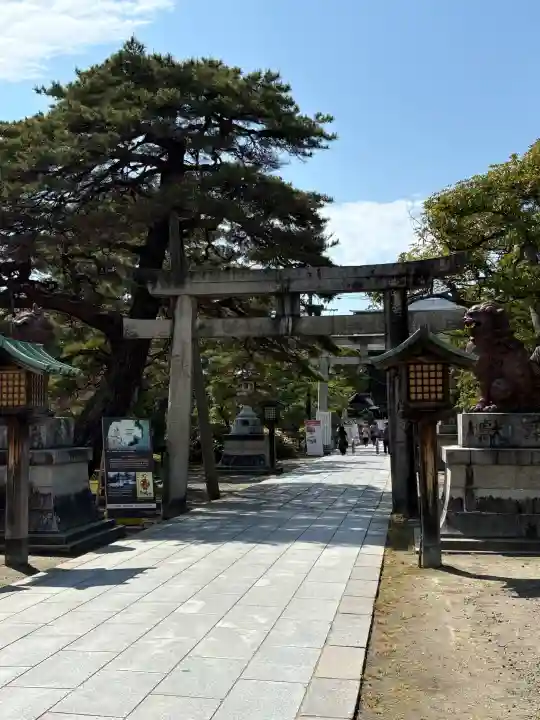 白山神社の{uncategorized: "未分類", other: "その他", undefined: "問題あり", building: "その他建物", grave: "お墓", sacred_gate: "鳥居", guardian: "狛犬", statue: "像", buddha: "仏像", history: "歴史", nature: "自然", garden: "庭園", animal: "動物", pagoda: "塔", temizu: "手水舎", mountain_gate: "山門・神門", sanctuary: "本殿・本堂", subordinate: "末社・摂社", art: "芸術", scenery: "景色", jizo: "地蔵", ema: "絵馬", goshuin: "御朱印", omikuji: "おみくじ", items: "授与品その他", amulet: "お守り", goshuincho: "御朱印帳", eats: "食事", festival: "お祭り", votive_dance: "神楽", shichigosan: "七五三参", wedding: "結婚式", experience: "体験その他", initially: "初詣", around: "周辺", anti_infection: "感染症対策"}