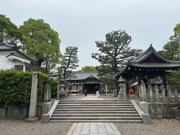 御香宮神社の{uncategorized: "未分類", other: "その他", undefined: "問題あり", building: "その他建物", grave: "お墓", sacred_gate: "鳥居", guardian: "狛犬", statue: "像", buddha: "仏像", history: "歴史", nature: "自然", garden: "庭園", animal: "動物", pagoda: "塔", temizu: "手水舎", mountain_gate: "山門・神門", sanctuary: "本殿・本堂", subordinate: "末社・摂社", art: "芸術", scenery: "景色", jizo: "地蔵", ema: "絵馬", goshuin: "御朱印", omikuji: "おみくじ", items: "授与品その他", amulet: "お守り", goshuincho: "御朱印帳", eats: "食事", festival: "お祭り", votive_dance: "神楽", shichigosan: "七五三参", wedding: "結婚式", experience: "体験その他", initially: "初詣", around: "周辺", anti_infection: "感染症対策"}