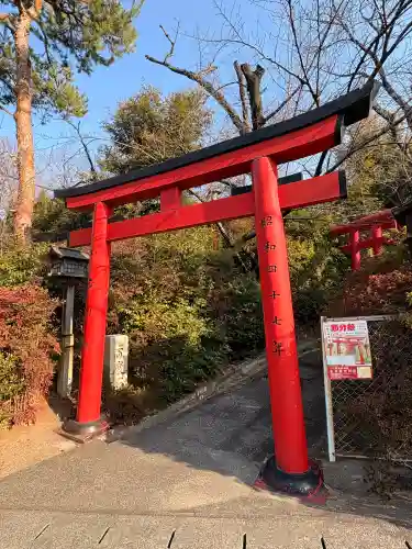 千代保稲荷神社　名古屋支所の{uncategorized: "未分類", other: "その他", undefined: "問題あり", building: "その他建物", grave: "お墓", sacred_gate: "鳥居", guardian: "狛犬", statue: "像", buddha: "仏像", history: "歴史", nature: "自然", garden: "庭園", animal: "動物", pagoda: "塔", temizu: "手水舎", mountain_gate: "山門・神門", sanctuary: "本殿・本堂", subordinate: "末社・摂社", art: "芸術", scenery: "景色", jizo: "地蔵", ema: "絵馬", goshuin: "御朱印", omikuji: "おみくじ", items: "授与品その他", amulet: "お守り", goshuincho: "御朱印帳", eats: "食事", festival: "お祭り", votive_dance: "神楽", shichigosan: "七五三参", wedding: "結婚式", experience: "体験その他", initially: "初詣", around: "周辺", anti_infection: "感染症対策"}