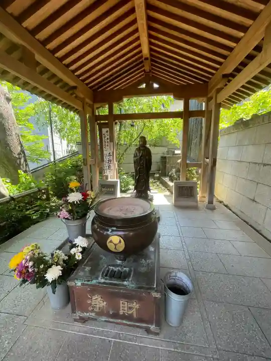 弘明寺の{uncategorized: "未分類", other: "その他", undefined: "問題あり", building: "その他建物", grave: "お墓", sacred_gate: "鳥居", guardian: "狛犬", statue: "像", buddha: "仏像", history: "歴史", nature: "自然", garden: "庭園", animal: "動物", pagoda: "塔", temizu: "手水舎", mountain_gate: "山門・神門", sanctuary: "本殿・本堂", subordinate: "末社・摂社", art: "芸術", scenery: "景色", jizo: "地蔵", ema: "絵馬", goshuin: "御朱印", omikuji: "おみくじ", items: "授与品その他", amulet: "お守り", goshuincho: "御朱印帳", eats: "食事", festival: "お祭り", votive_dance: "神楽", shichigosan: "七五三参", wedding: "結婚式", experience: "体験その他", initially: "初詣", around: "周辺", anti_infection: "感染症対策"}