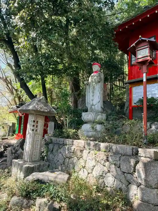 磯山弁財天の{uncategorized: "未分類", other: "その他", undefined: "問題あり", building: "その他建物", grave: "お墓", sacred_gate: "鳥居", guardian: "狛犬", statue: "像", buddha: "仏像", history: "歴史", nature: "自然", garden: "庭園", animal: "動物", pagoda: "塔", temizu: "手水舎", mountain_gate: "山門・神門", sanctuary: "本殿・本堂", subordinate: "末社・摂社", art: "芸術", scenery: "景色", jizo: "地蔵", ema: "絵馬", goshuin: "御朱印", omikuji: "おみくじ", items: "授与品その他", amulet: "お守り", goshuincho: "御朱印帳", eats: "食事", festival: "お祭り", votive_dance: "神楽", shichigosan: "七五三参", wedding: "結婚式", experience: "体験その他", initially: "初詣", around: "周辺", anti_infection: "感染症対策"}