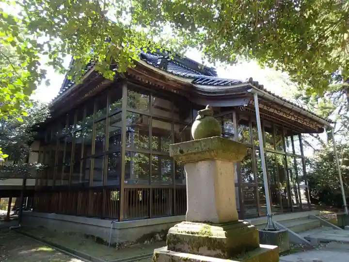 楢本神社の本殿・本堂