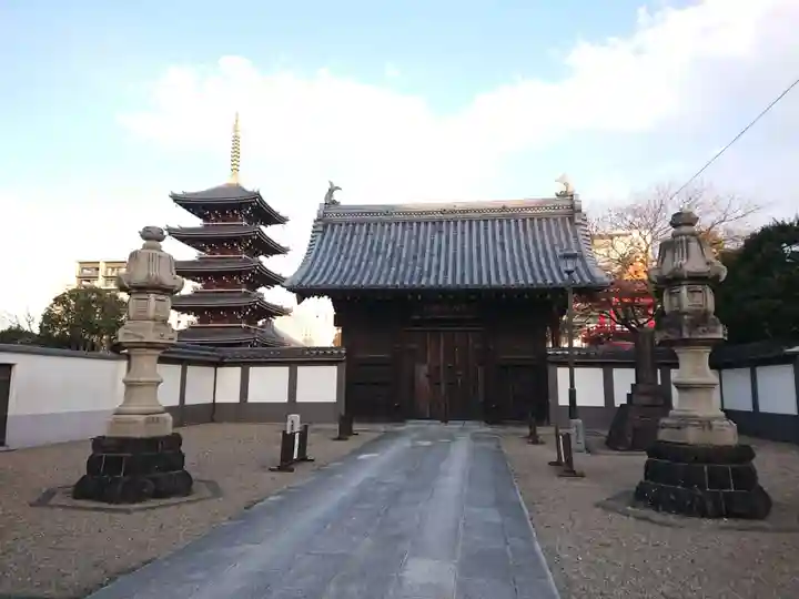 孝勝寺の山門・神門