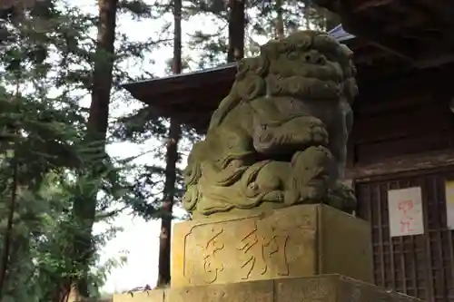 直毘神社の狛犬