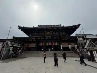 川崎大師（平間寺）の{uncategorized: "未分類", other: "その他", undefined: "問題あり", building: "その他建物", grave: "お墓", sacred_gate: "鳥居", guardian: "狛犬", statue: "像", buddha: "仏像", history: "歴史", nature: "自然", garden: "庭園", animal: "動物", pagoda: "塔", temizu: "手水舎", mountain_gate: "山門・神門", sanctuary: "本殿・本堂", subordinate: "末社・摂社", art: "芸術", scenery: "景色", jizo: "地蔵", ema: "絵馬", goshuin: "御朱印", omikuji: "おみくじ", items: "授与品その他", amulet: "お守り", goshuincho: "御朱印帳", eats: "食事", festival: "お祭り", votive_dance: "神楽", shichigosan: "七五三参", wedding: "結婚式", experience: "体験その他", initially: "初詣", around: "周辺", anti_infection: "感染症対策"}