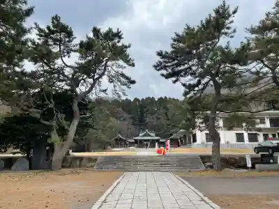 函館護國神社の{uncategorized: "未分類", other: "その他", undefined: "問題あり", building: "その他建物", grave: "お墓", sacred_gate: "鳥居", guardian: "狛犬", statue: "像", buddha: "仏像", history: "歴史", nature: "自然", garden: "庭園", animal: "動物", pagoda: "塔", temizu: "手水舎", mountain_gate: "山門・神門", sanctuary: "本殿・本堂", subordinate: "末社・摂社", art: "芸術", scenery: "景色", jizo: "地蔵", ema: "絵馬", goshuin: "御朱印", omikuji: "おみくじ", items: "授与品その他", amulet: "お守り", goshuincho: "御朱印帳", eats: "食事", festival: "お祭り", votive_dance: "神楽", shichigosan: "七五三参", wedding: "結婚式", experience: "体験その他", initially: "初詣", around: "周辺", anti_infection: "感染症対策"}