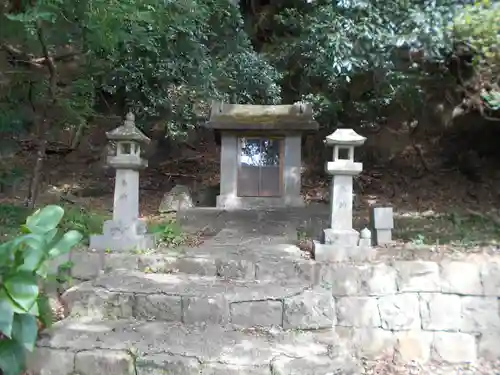 東神社の本殿