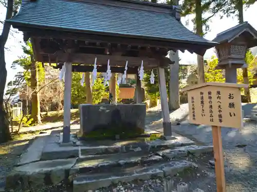 諏訪大社上社前宮の手水舎