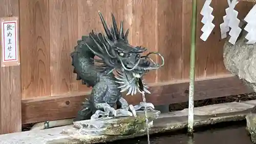 秈荷神社の手水舎