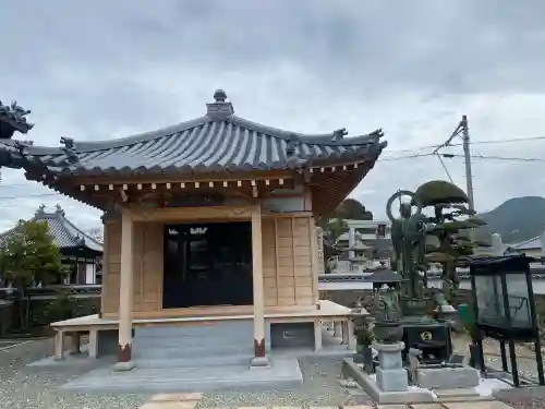 神宮寺の{uncategorized: "未分類", other: "その他", undefined: "問題あり", building: "その他建物", grave: "お墓", sacred_gate: "鳥居", guardian: "狛犬", statue: "像", buddha: "仏像", history: "歴史", nature: "自然", garden: "庭園", animal: "動物", pagoda: "塔", temizu: "手水舎", mountain_gate: "山門・神門", sanctuary: "本殿・本堂", subordinate: "末社・摂社", art: "芸術", scenery: "景色", jizo: "地蔵", ema: "絵馬", goshuin: "御朱印", omikuji: "おみくじ", items: "授与品その他", amulet: "お守り", goshuincho: "御朱印帳", eats: "食事", festival: "お祭り", votive_dance: "神楽", shichigosan: "七五三参", wedding: "結婚式", experience: "体験その他", initially: "初詣", around: "周辺", anti_infection: "感染症対策"}