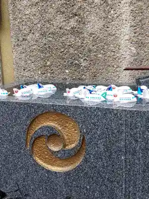 飛行神社の{uncategorized: "未分類", other: "その他", undefined: "問題あり", building: "その他建物", grave: "お墓", sacred_gate: "鳥居", guardian: "狛犬", statue: "像", buddha: "仏像", history: "歴史", nature: "自然", garden: "庭園", animal: "動物", pagoda: "塔", temizu: "手水舎", mountain_gate: "山門・神門", sanctuary: "本殿・本堂", subordinate: "末社・摂社", art: "芸術", scenery: "景色", jizo: "地蔵", ema: "絵馬", goshuin: "御朱印", omikuji: "おみくじ", items: "授与品その他", amulet: "お守り", goshuincho: "御朱印帳", eats: "食事", festival: "お祭り", votive_dance: "神楽", shichigosan: "七五三参", wedding: "結婚式", experience: "体験その他", initially: "初詣", around: "周辺", anti_infection: "感染症対策"}