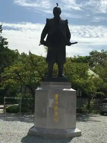 豊國神社の像