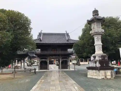 豊川閣　妙厳寺の山門