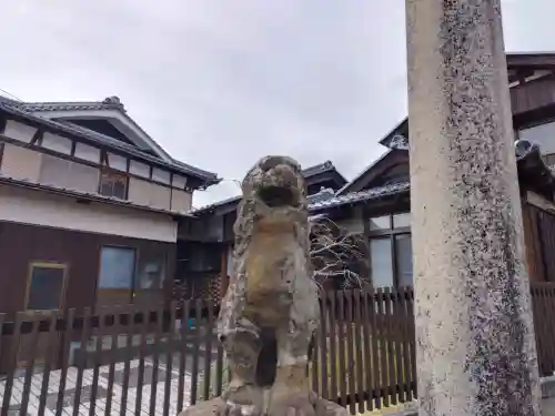 若狭姫神社（若狭彦神社下社）の{uncategorized: "未分類", other: "その他", undefined: "問題あり", building: "その他建物", grave: "お墓", sacred_gate: "鳥居", guardian: "狛犬", statue: "像", buddha: "仏像", history: "歴史", nature: "自然", garden: "庭園", animal: "動物", pagoda: "塔", temizu: "手水舎", mountain_gate: "山門・神門", sanctuary: "本殿・本堂", subordinate: "末社・摂社", art: "芸術", scenery: "景色", jizo: "地蔵", ema: "絵馬", goshuin: "御朱印", omikuji: "おみくじ", items: "授与品その他", amulet: "お守り", goshuincho: "御朱印帳", eats: "食事", festival: "お祭り", votive_dance: "神楽", shichigosan: "七五三参", wedding: "結婚式", experience: "体験その他", initially: "初詣", around: "周辺", anti_infection: "感染症対策"}
