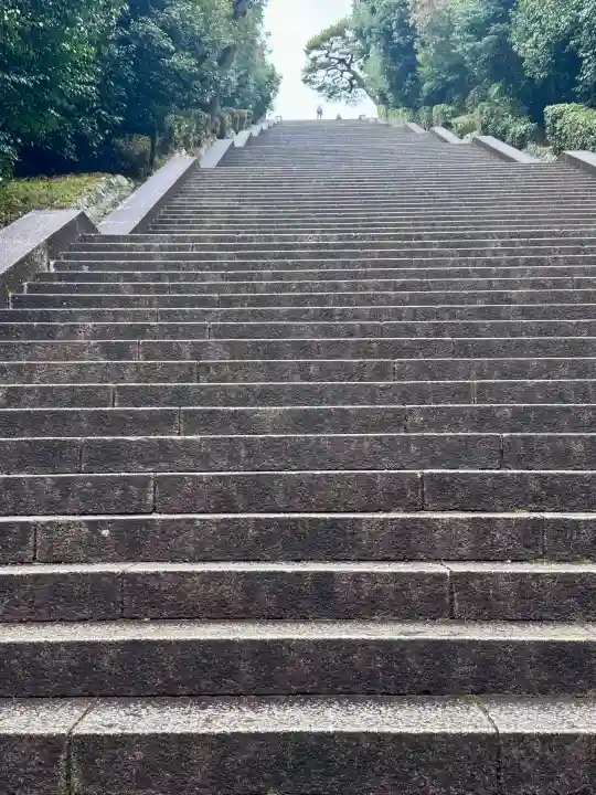 明治天皇伏見桃山陵の{uncategorized: "未分類", other: "その他", undefined: "問題あり", building: "その他建物", grave: "お墓", sacred_gate: "鳥居", guardian: "狛犬", statue: "像", buddha: "仏像", history: "歴史", nature: "自然", garden: "庭園", animal: "動物", pagoda: "塔", temizu: "手水舎", mountain_gate: "山門・神門", sanctuary: "本殿・本堂", subordinate: "末社・摂社", art: "芸術", scenery: "景色", jizo: "地蔵", ema: "絵馬", goshuin: "御朱印", omikuji: "おみくじ", items: "授与品その他", amulet: "お守り", goshuincho: "御朱印帳", eats: "食事", festival: "お祭り", votive_dance: "神楽", shichigosan: "七五三参", wedding: "結婚式", experience: "体験その他", initially: "初詣", around: "周辺", anti_infection: "感染症対策"}