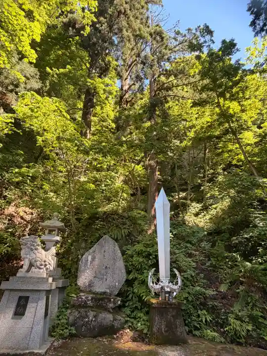 乳穂ヶ滝不動尊の{uncategorized: "未分類", other: "その他", undefined: "問題あり", building: "その他建物", grave: "お墓", sacred_gate: "鳥居", guardian: "狛犬", statue: "像", buddha: "仏像", history: "歴史", nature: "自然", garden: "庭園", animal: "動物", pagoda: "塔", temizu: "手水舎", mountain_gate: "山門・神門", sanctuary: "本殿・本堂", subordinate: "末社・摂社", art: "芸術", scenery: "景色", jizo: "地蔵", ema: "絵馬", goshuin: "御朱印", omikuji: "おみくじ", items: "授与品その他", amulet: "お守り", goshuincho: "御朱印帳", eats: "食事", festival: "お祭り", votive_dance: "神楽", shichigosan: "七五三参", wedding: "結婚式", experience: "体験その他", initially: "初詣", around: "周辺", anti_infection: "感染症対策"}