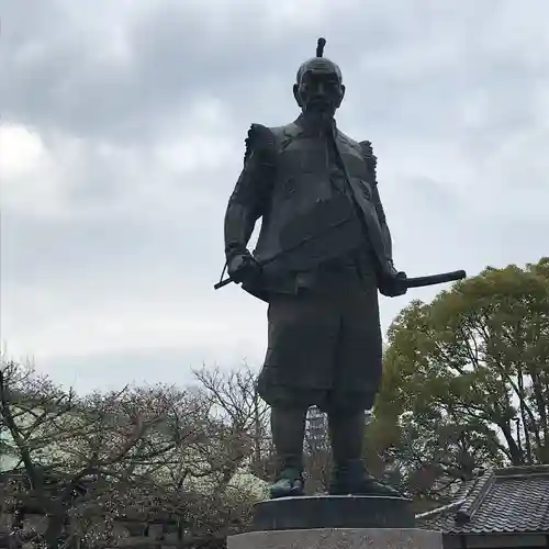 豊國神社の像