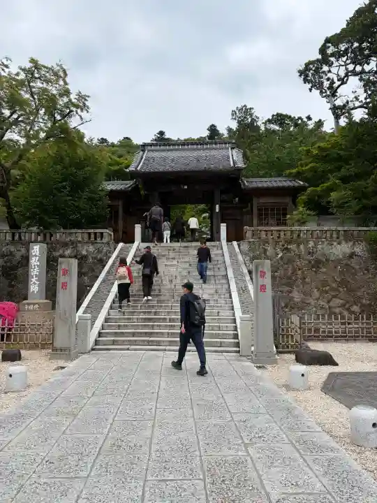修禅寺の{uncategorized: "未分類", other: "その他", undefined: "問題あり", building: "その他建物", grave: "お墓", sacred_gate: "鳥居", guardian: "狛犬", statue: "像", buddha: "仏像", history: "歴史", nature: "自然", garden: "庭園", animal: "動物", pagoda: "塔", temizu: "手水舎", mountain_gate: "山門・神門", sanctuary: "本殿・本堂", subordinate: "末社・摂社", art: "芸術", scenery: "景色", jizo: "地蔵", ema: "絵馬", goshuin: "御朱印", omikuji: "おみくじ", items: "授与品その他", amulet: "お守り", goshuincho: "御朱印帳", eats: "食事", festival: "お祭り", votive_dance: "神楽", shichigosan: "七五三参", wedding: "結婚式", experience: "体験その他", initially: "初詣", around: "周辺", anti_infection: "感染症対策"}