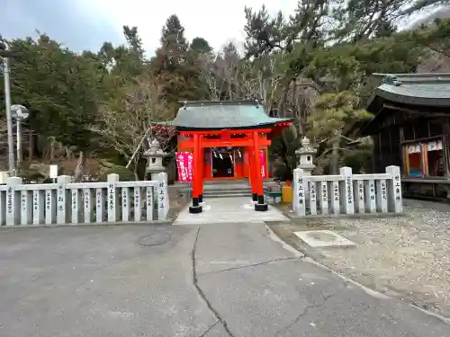 鶴若稲荷神社の{uncategorized: "未分類", other: "その他", undefined: "問題あり", building: "その他建物", grave: "お墓", sacred_gate: "鳥居", guardian: "狛犬", statue: "像", buddha: "仏像", history: "歴史", nature: "自然", garden: "庭園", animal: "動物", pagoda: "塔", temizu: "手水舎", mountain_gate: "山門・神門", sanctuary: "本殿・本堂", subordinate: "末社・摂社", art: "芸術", scenery: "景色", jizo: "地蔵", ema: "絵馬", goshuin: "御朱印", omikuji: "おみくじ", items: "授与品その他", amulet: "お守り", goshuincho: "御朱印帳", eats: "食事", festival: "お祭り", votive_dance: "神楽", shichigosan: "七五三参", wedding: "結婚式", experience: "体験その他", initially: "初詣", around: "周辺", anti_infection: "感染症対策"}