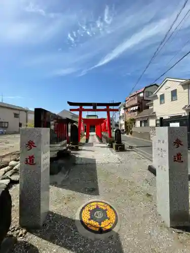 道念稲荷神社の{uncategorized: "未分類", other: "その他", undefined: "問題あり", building: "その他建物", grave: "お墓", sacred_gate: "鳥居", guardian: "狛犬", statue: "像", buddha: "仏像", history: "歴史", nature: "自然", garden: "庭園", animal: "動物", pagoda: "塔", temizu: "手水舎", mountain_gate: "山門・神門", sanctuary: "本殿・本堂", subordinate: "末社・摂社", art: "芸術", scenery: "景色", jizo: "地蔵", ema: "絵馬", goshuin: "御朱印", omikuji: "おみくじ", items: "授与品その他", amulet: "お守り", goshuincho: "御朱印帳", eats: "食事", festival: "お祭り", votive_dance: "神楽", shichigosan: "七五三参", wedding: "結婚式", experience: "体験その他", initially: "初詣", around: "周辺", anti_infection: "感染症対策"}