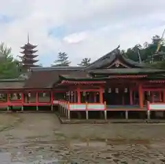 厳島神社の本殿