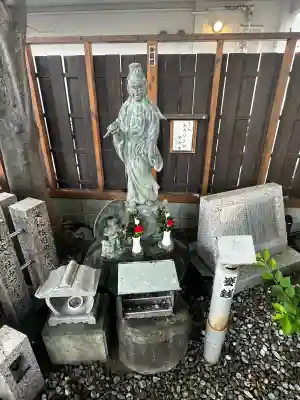 飛田 慈母観音の{uncategorized: "未分類", other: "その他", undefined: "問題あり", building: "その他建物", grave: "お墓", sacred_gate: "鳥居", guardian: "狛犬", statue: "像", buddha: "仏像", history: "歴史", nature: "自然", garden: "庭園", animal: "動物", pagoda: "塔", temizu: "手水舎", mountain_gate: "山門・神門", sanctuary: "本殿・本堂", subordinate: "末社・摂社", art: "芸術", scenery: "景色", jizo: "地蔵", ema: "絵馬", goshuin: "御朱印", omikuji: "おみくじ", items: "授与品その他", amulet: "お守り", goshuincho: "御朱印帳", eats: "食事", festival: "お祭り", votive_dance: "神楽", shichigosan: "七五三参", wedding: "結婚式", experience: "体験その他", initially: "初詣", around: "周辺", anti_infection: "感染症対策"}
