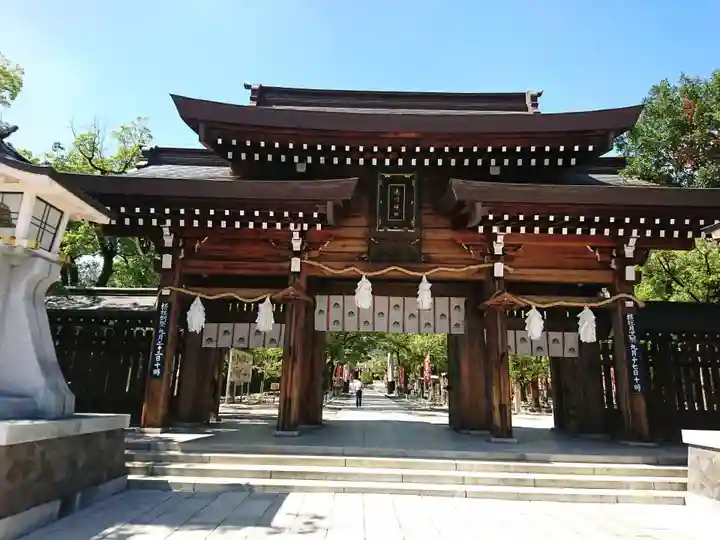 湊川神社の山門・神門