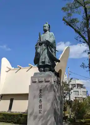 玉造稲荷神社の像