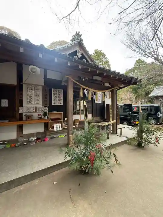 玉野御嶽神社の{uncategorized: "未分類", other: "その他", undefined: "問題あり", building: "その他建物", grave: "お墓", sacred_gate: "鳥居", guardian: "狛犬", statue: "像", buddha: "仏像", history: "歴史", nature: "自然", garden: "庭園", animal: "動物", pagoda: "塔", temizu: "手水舎", mountain_gate: "山門・神門", sanctuary: "本殿・本堂", subordinate: "末社・摂社", art: "芸術", scenery: "景色", jizo: "地蔵", ema: "絵馬", goshuin: "御朱印", omikuji: "おみくじ", items: "授与品その他", amulet: "お守り", goshuincho: "御朱印帳", eats: "食事", festival: "お祭り", votive_dance: "神楽", shichigosan: "七五三参", wedding: "結婚式", experience: "体験その他", initially: "初詣", around: "周辺", anti_infection: "感染症対策"}
