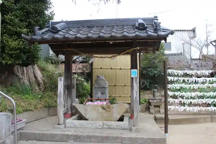 田間神社の手水舎